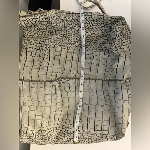 Vera Wang Large Bag - Picture 9 of 9